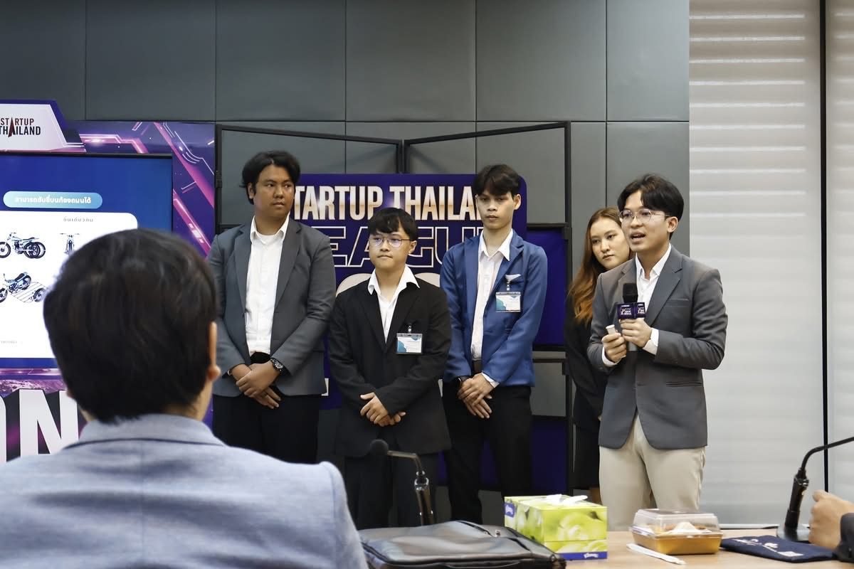 InnoEM team presenting to judges at Startup Thailand League 2025